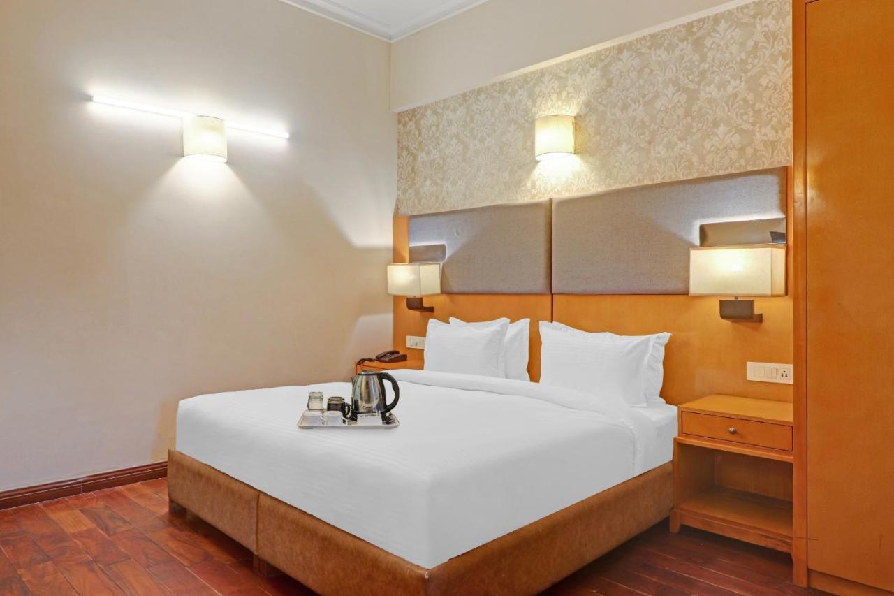 Oyo Townhouse 934 L'Elegant Hotel & Banquetby Ace Manor Ghaziabad Exterior foto